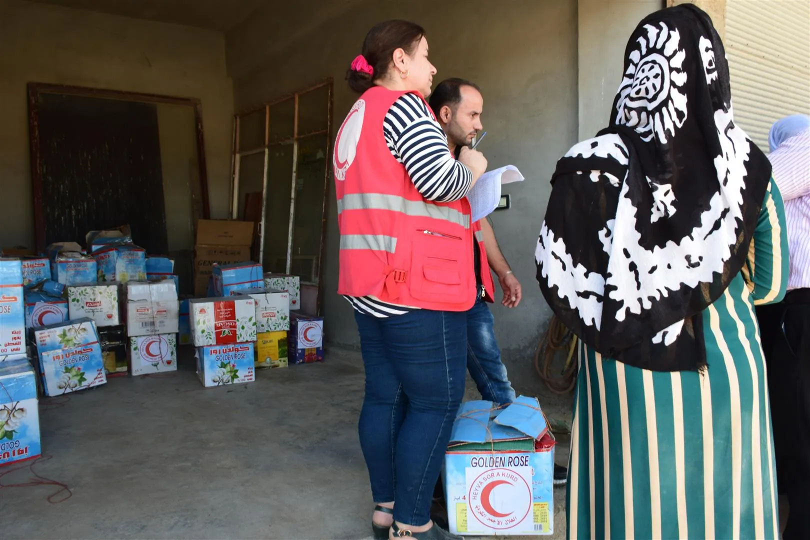 Heyva Sor a Kurd li Dêrik û Girkê Legê  dest bi belavkirina alîkariyan kir