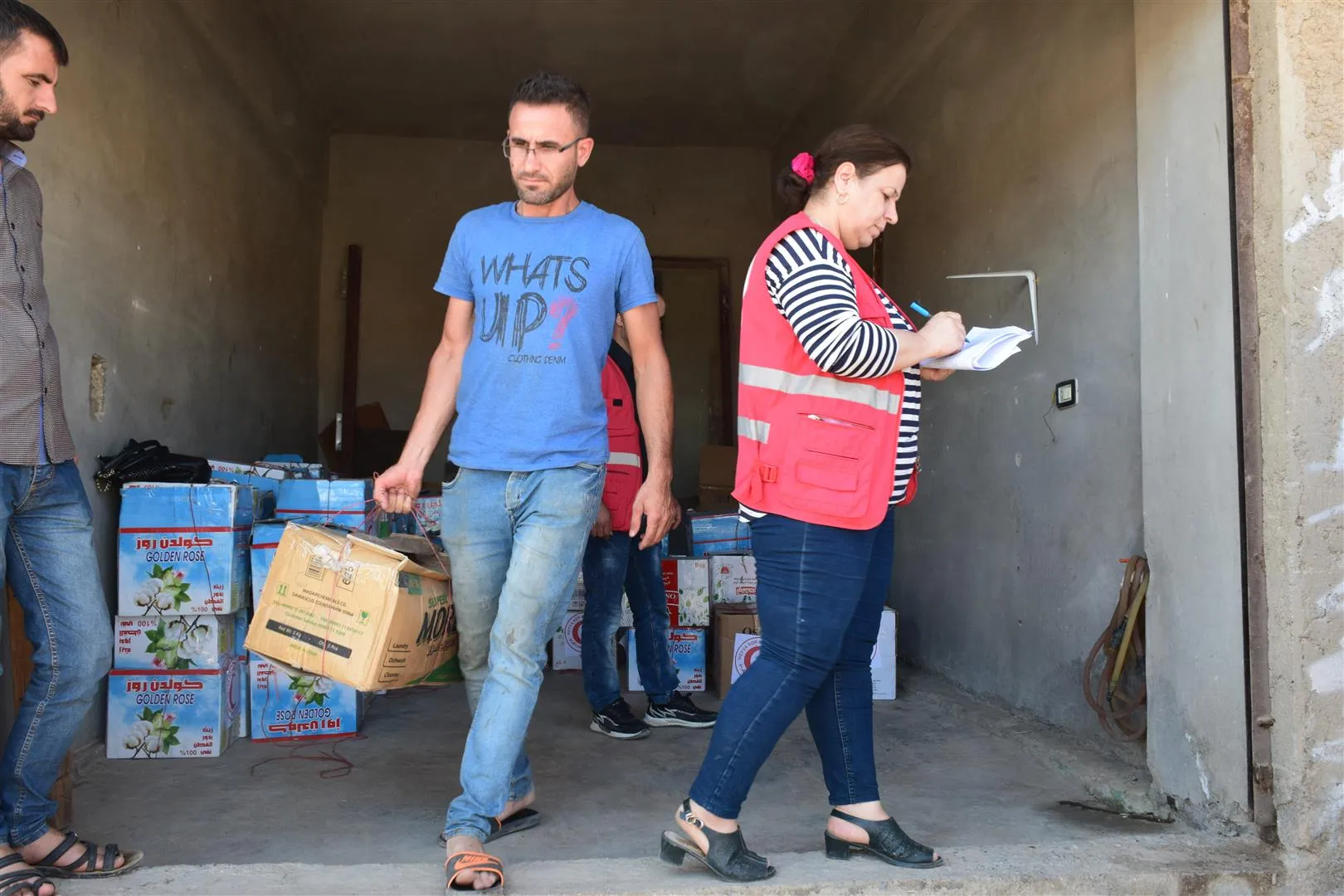 Heyva Sor a Kurd li Dêrik û Girkê Legê  dest bi belavkirina alîkariyan kir