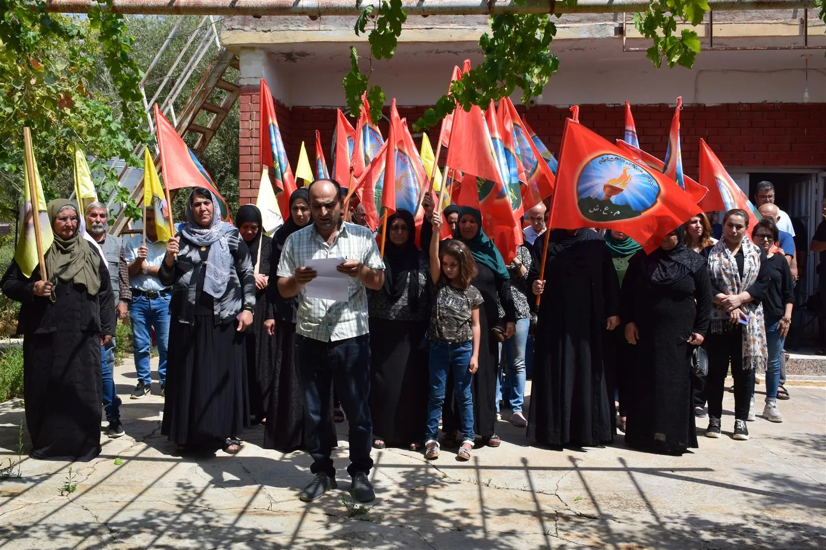 Meclisa Malbatên Şehîdan: Vekirina gorên şehîdan kiriyên DAIŞ`ê tîne bala me