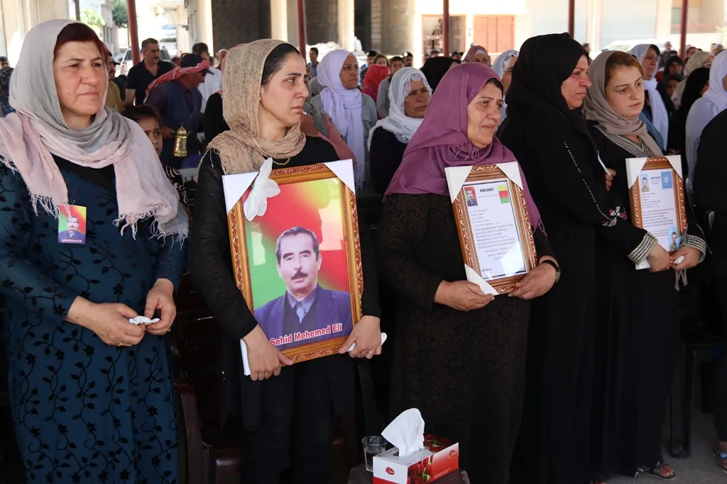 Şêniyên Dêrikê sersaxî ji malbatên şehîdan re xwest
