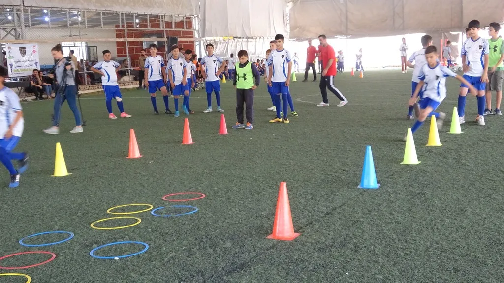 Li Dêrikê dibistaneke fotbolê hat vekirin