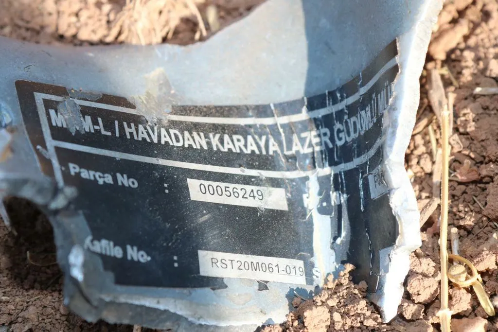 Balafireke dagirkeriya Tirk li başûrê Kobanê 2 erebeyên sivîlan kir hedef