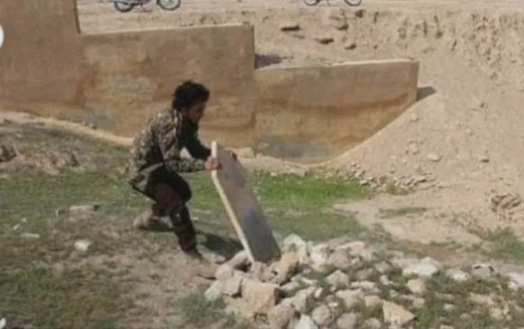 Dewleta Tirk kevirên gorên Efrînê didizin