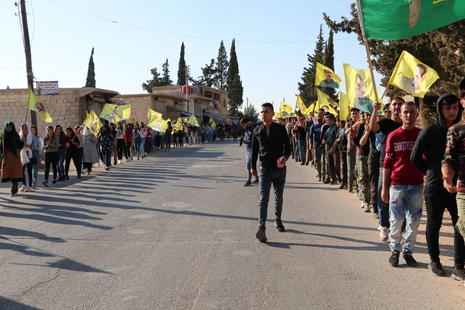 Ciwanên Efrînê berxwedana gerîla silav kir