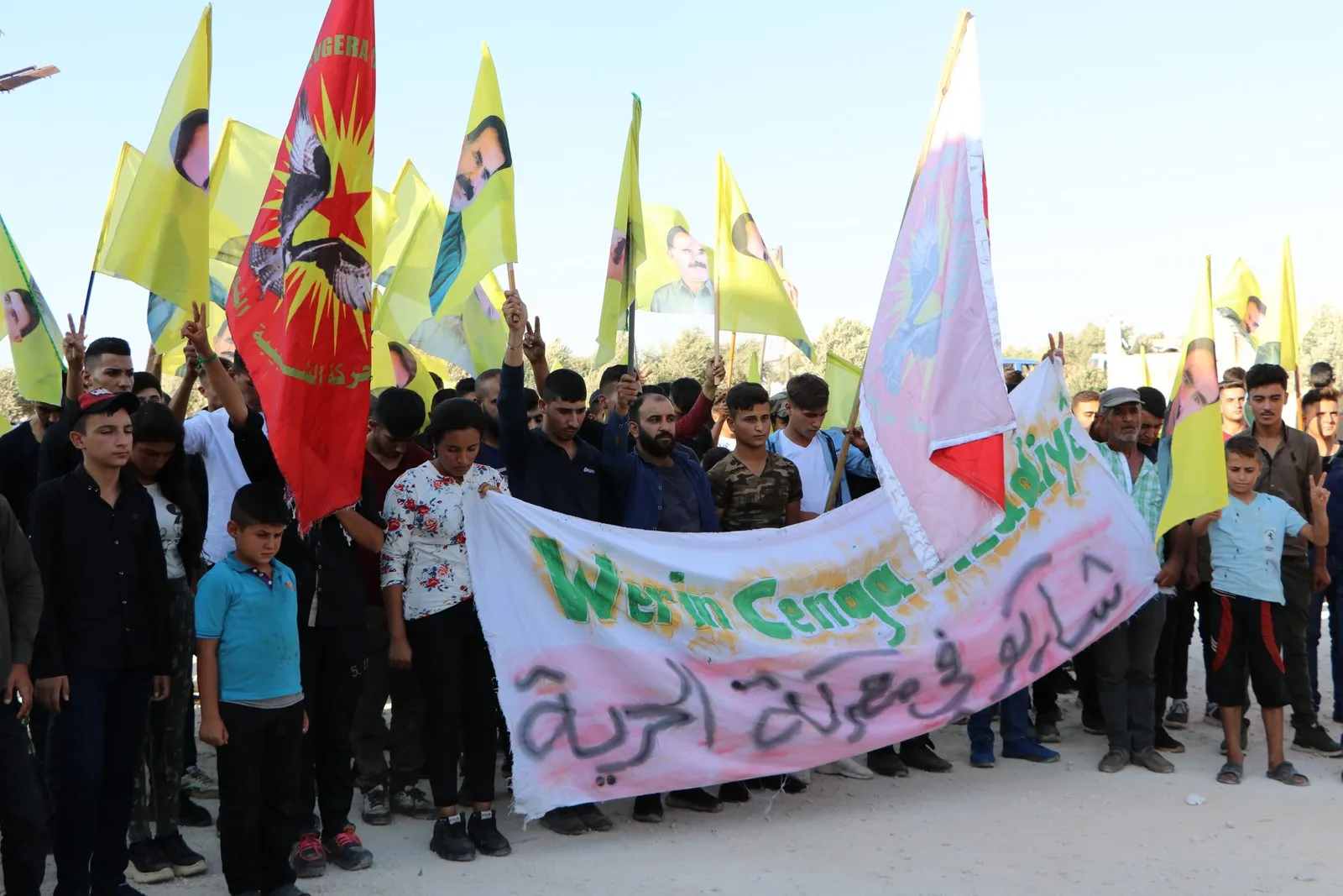 Ciwanên Efrînê berxwedana gerîla silav kir
