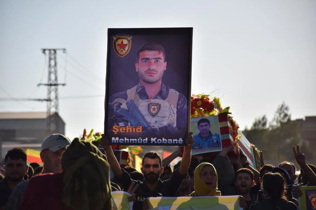 Şehîd Hemze û Serhed bi merasîmekê li Kobanê hatin veşartin