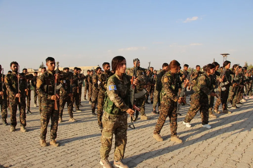 Cenazeyê şehîdê Cebhet El-Ekrad Xelîl li Minbicê hate veşartin
