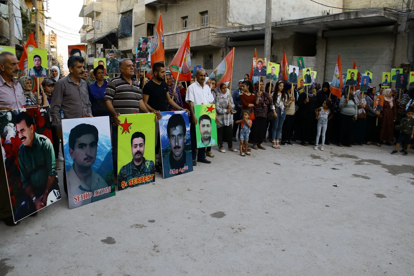 Şêniyên Helebê nerazîbûn nîşanî vekirina goristanên şehîdan da