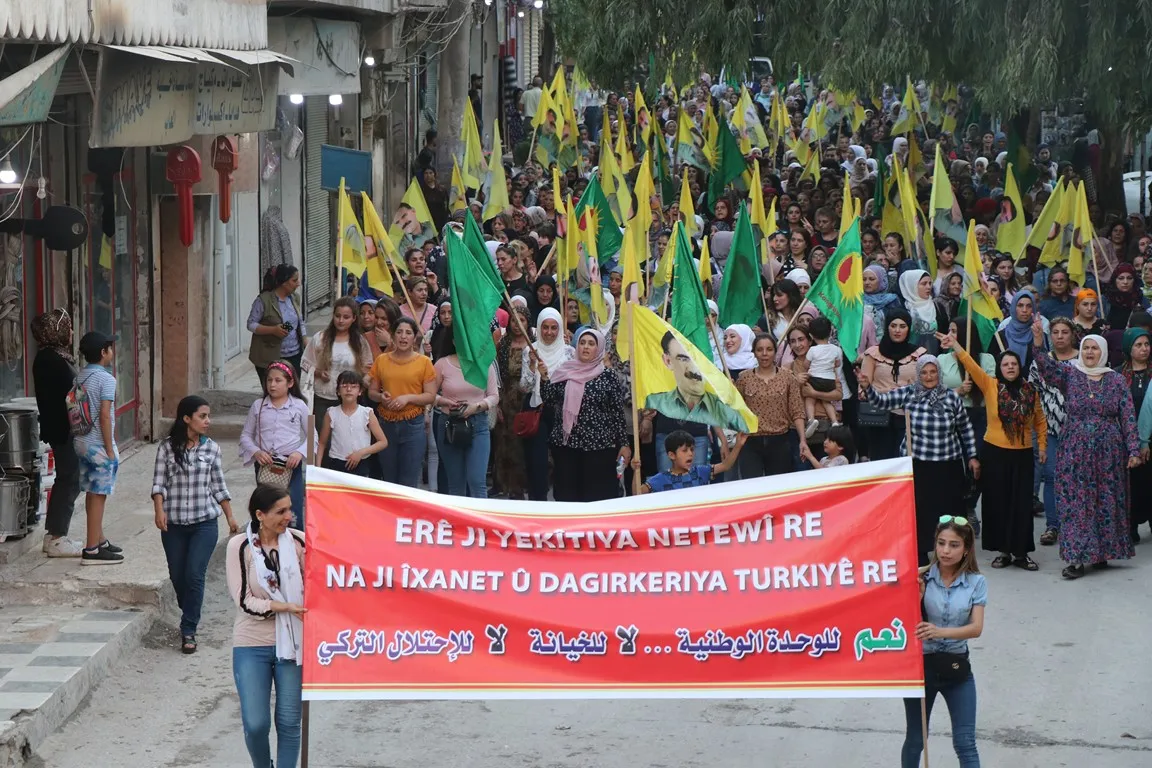 Şêniyên Helebê bi meşekê banga yekitiya neteweyî kir
