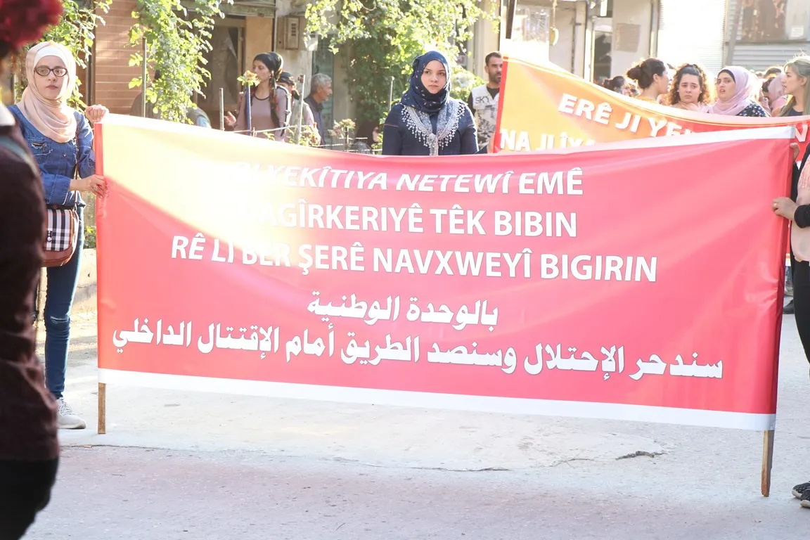Şêniyên Helebê bi meşekê banga yekitiya neteweyî kir