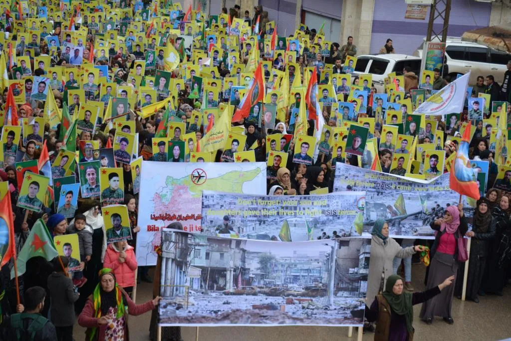 Şoreşa Rojava tevî hemû hewldanên têkbirin li ser piyan e
