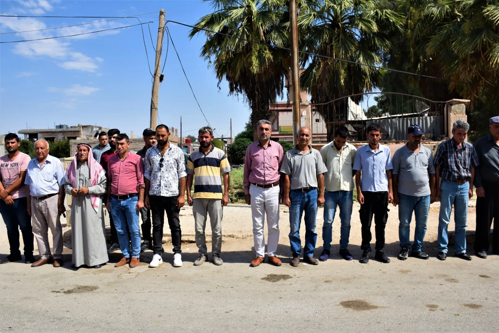 Li Bakur û Rojhilatê Sûriyê ji bo bîranîna qirkirina Şengalê 5 deqeyan jiyan rawestiya