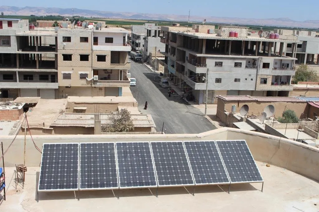  Li gel dorpêçê şênî berê xwe didin sîstema enerjiya tavê