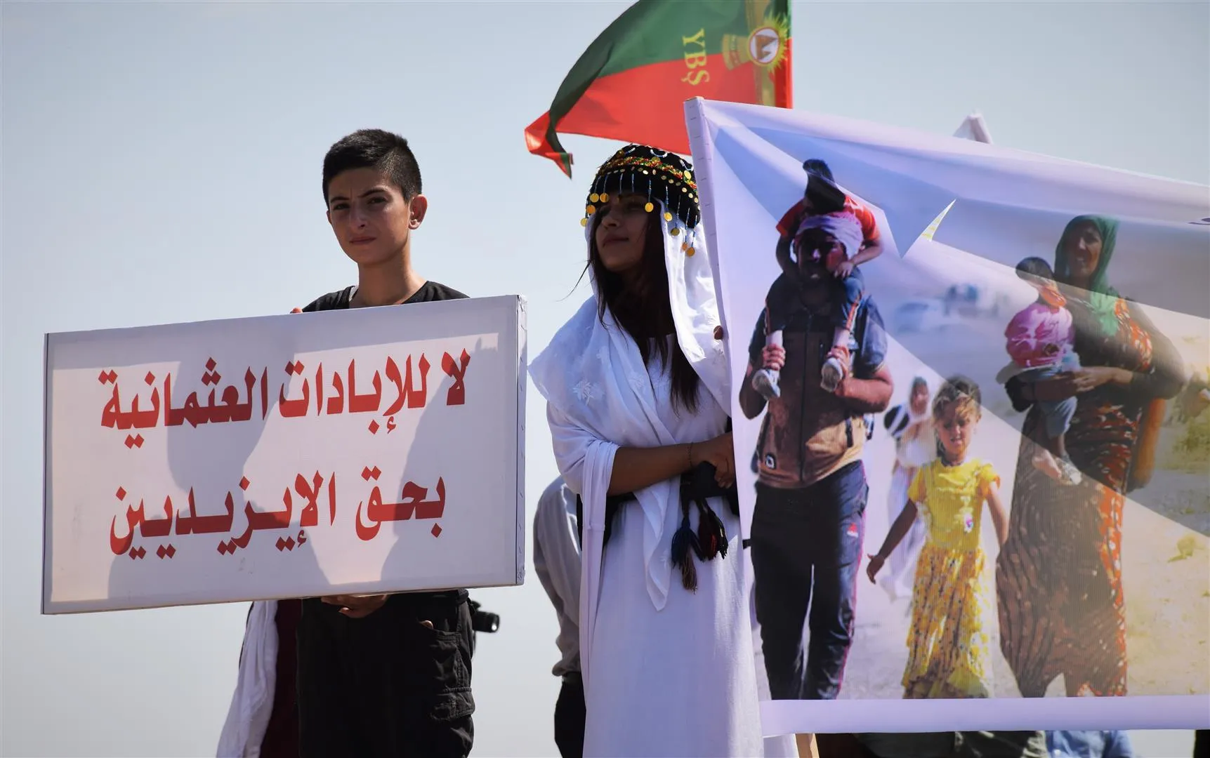 Li Bakur û Rojhilatê Sûriyê ji bo bîranîna qirkirina Şengalê 5 deqeyan jiyan rawestiya