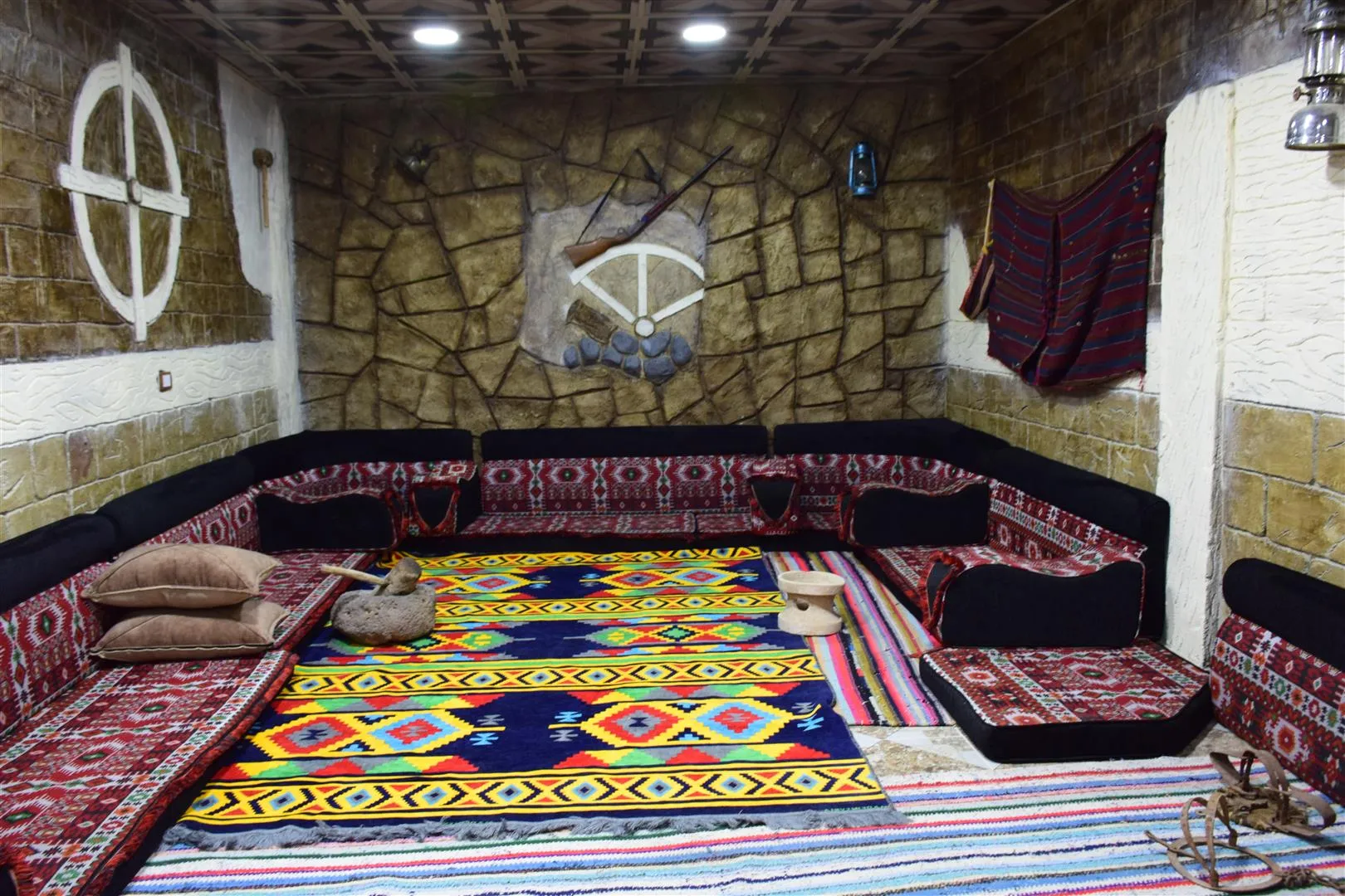 Piştî çend salan ji xerîbiyê vegeriya welatê xwe û beşdarî avakirina wê dibe
