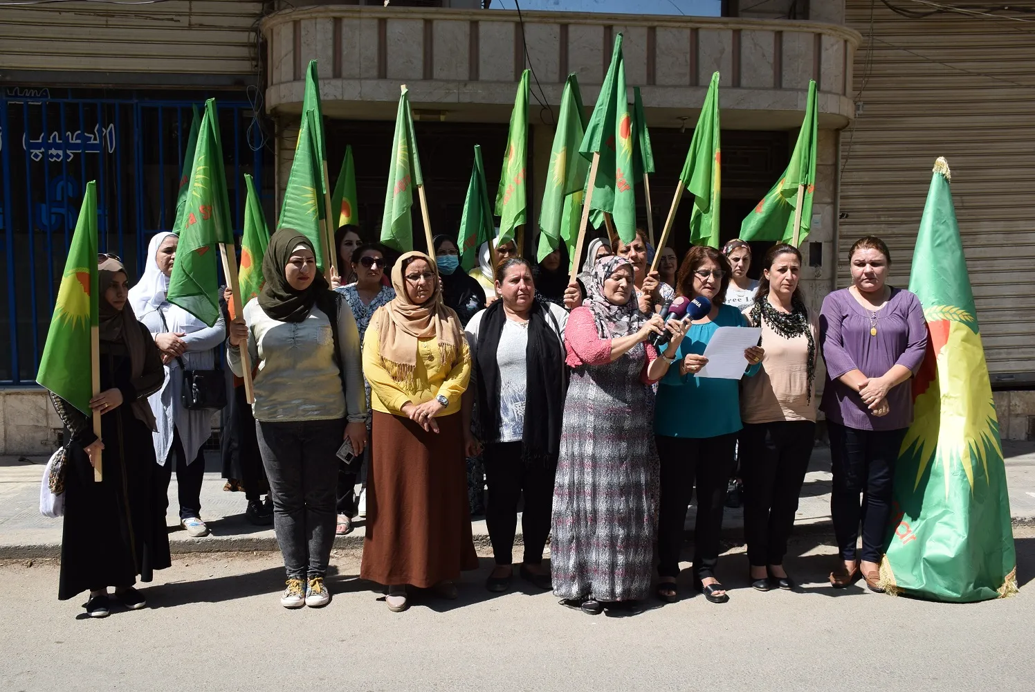 Kongreya Star têkildarî tecawizkirina li zarokek û jinekê bang kir