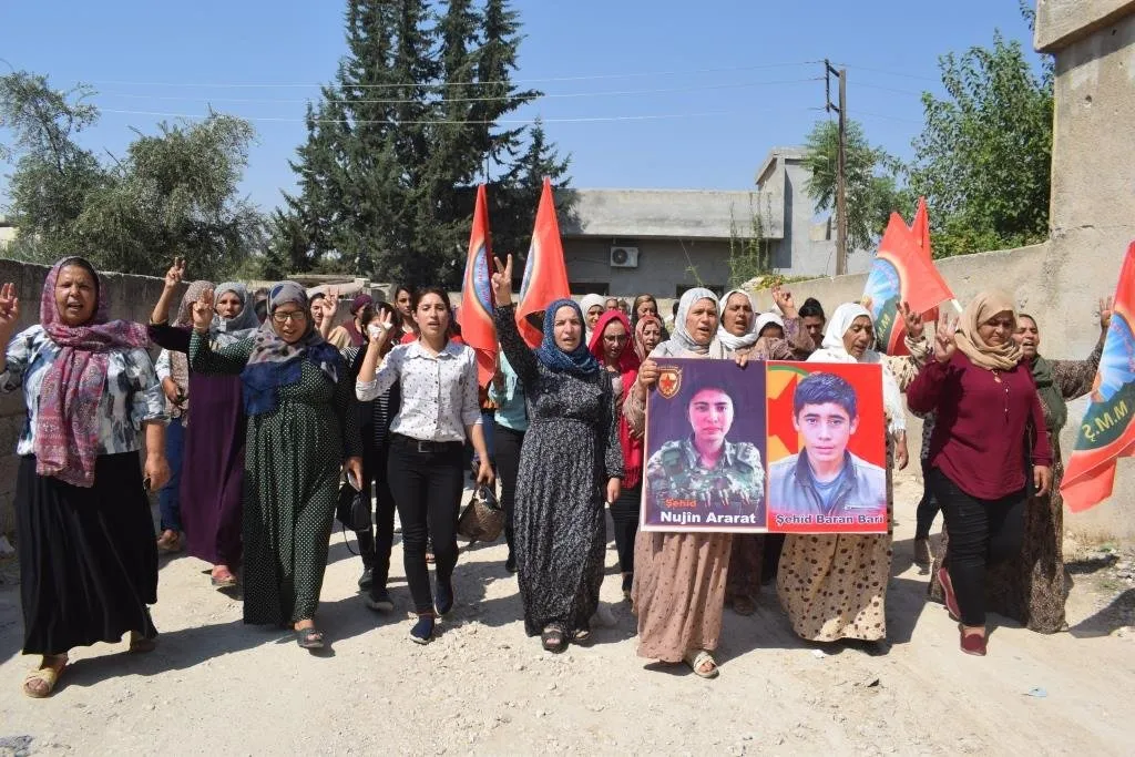 Şêniyên Kobanê sersaxî ji malbata şehîd Mihemed Medres re xwest