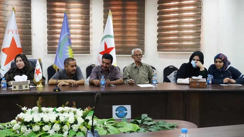 PYD'ê panelek li ser ramanê rêber Abdullah Ocalan li dar xist