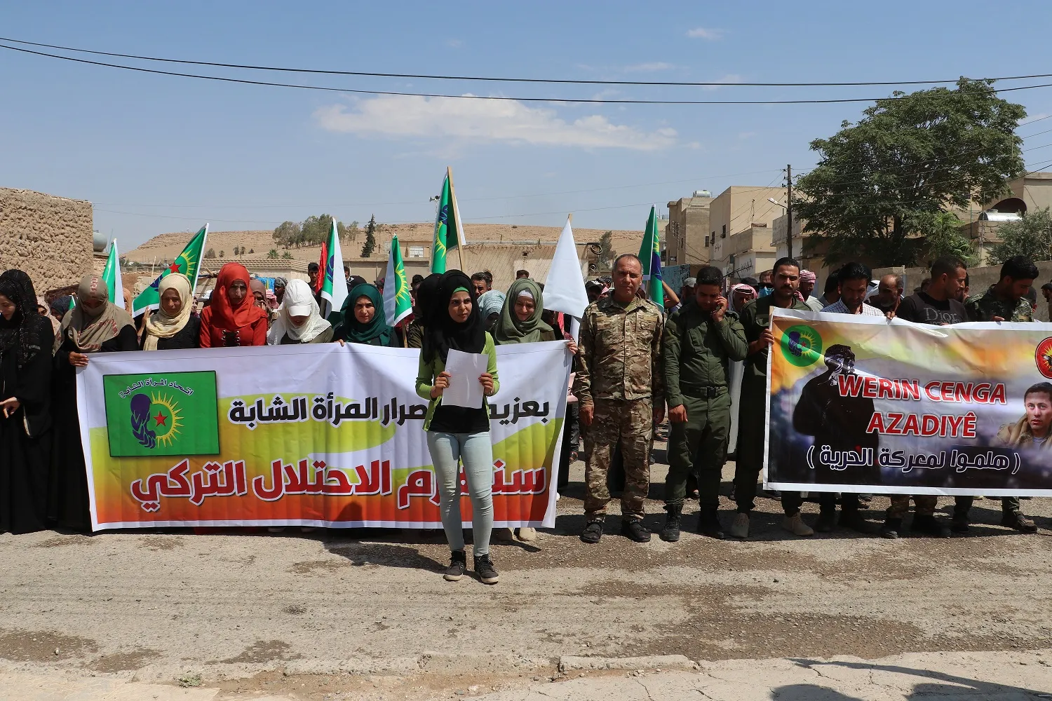 Jinên ciwan ên Tebqayê şehîdên komkujiya li Şengalê bi bîr anîn