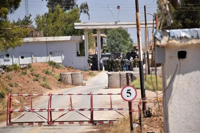 Bi sedan şêniyan çalakiyek li pêşiya baregeha Rûsya ya li Til Temirê li dar xist