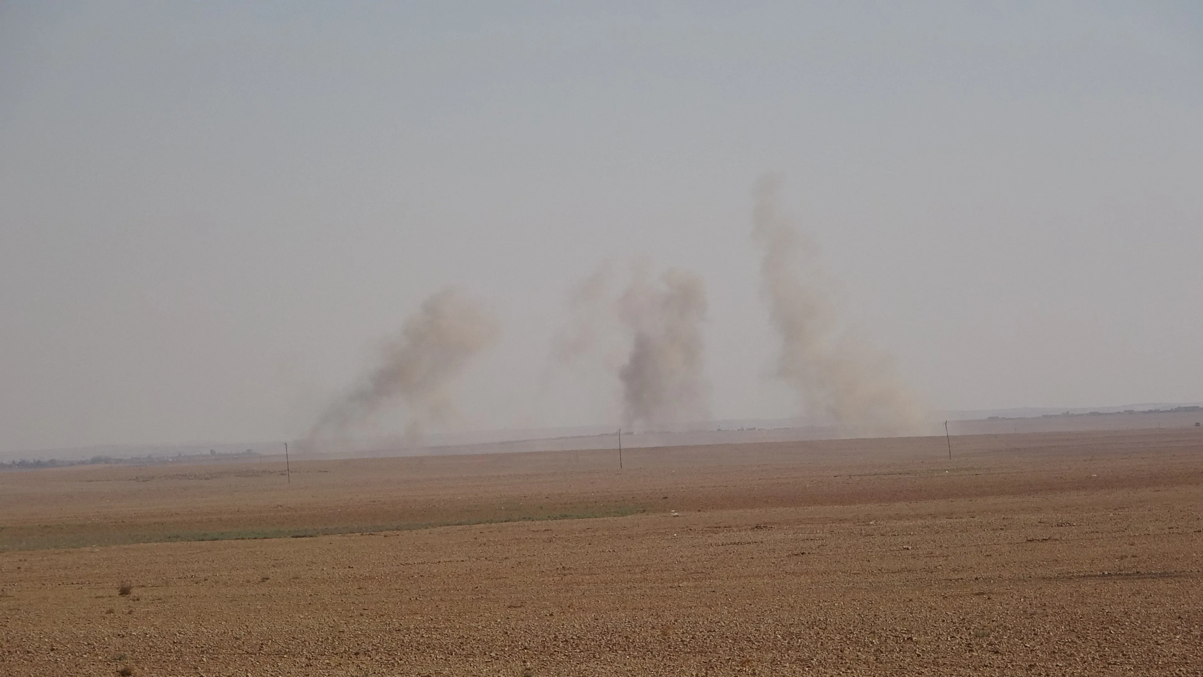 Artêşa Tirk û çeteyên wê rojavayê Girê Spî topbaran dikin