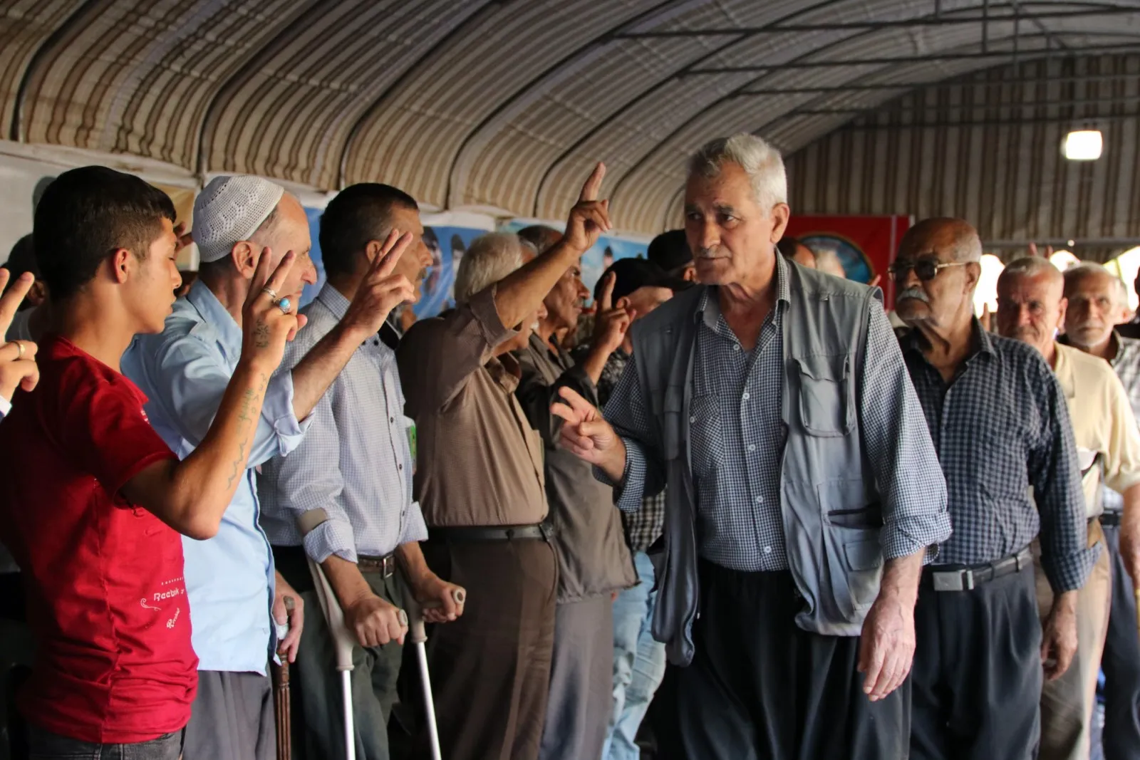 Şêniyên Helebê sersaxiya malbatên her sê şehîdan Sosin, Rojda û Cûdî xwest