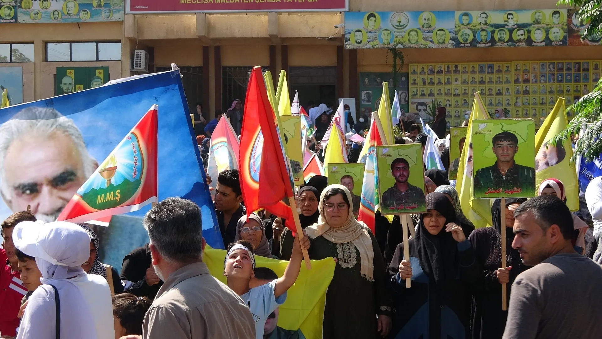 Li Tebqayê êrişên dagirkeriyê û tecrîda li ser rêbertî  hatin şermezarkirin
