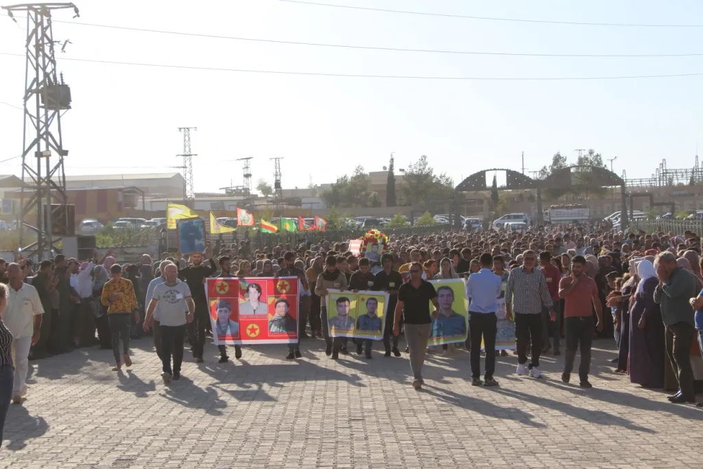 Li Kobanê cenazeyê şehîdekî hate veşartin û 4 şehîdan hatin bibîranîn
