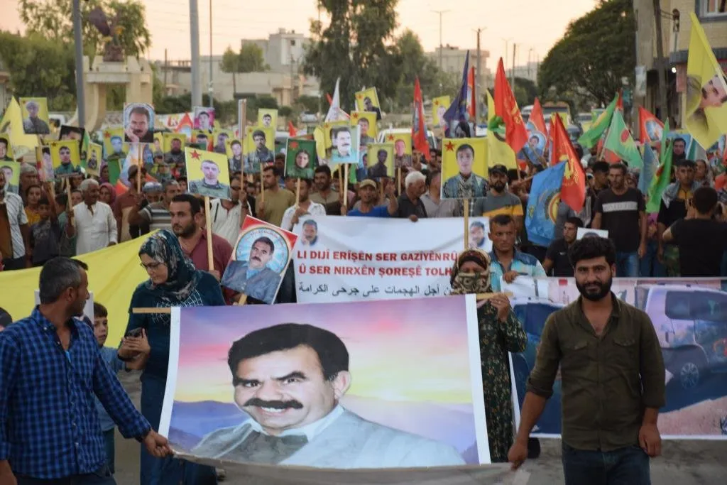 Li Kobanê gazî li dijî êrişên dagirkeriyê li qadan bûn