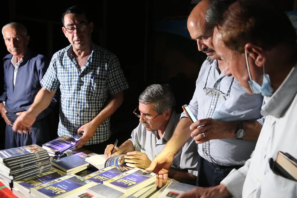 Nivîskar Biradost Mîtanî 3 pirtûkên xwe îmze kirin