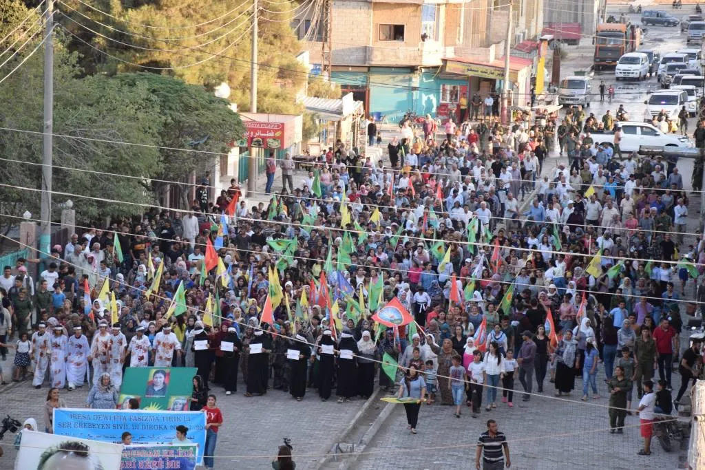 Li Kobanê şehîdên fermanê hatin bi bîranîn, dewleta Tirk hate şermezarkirin