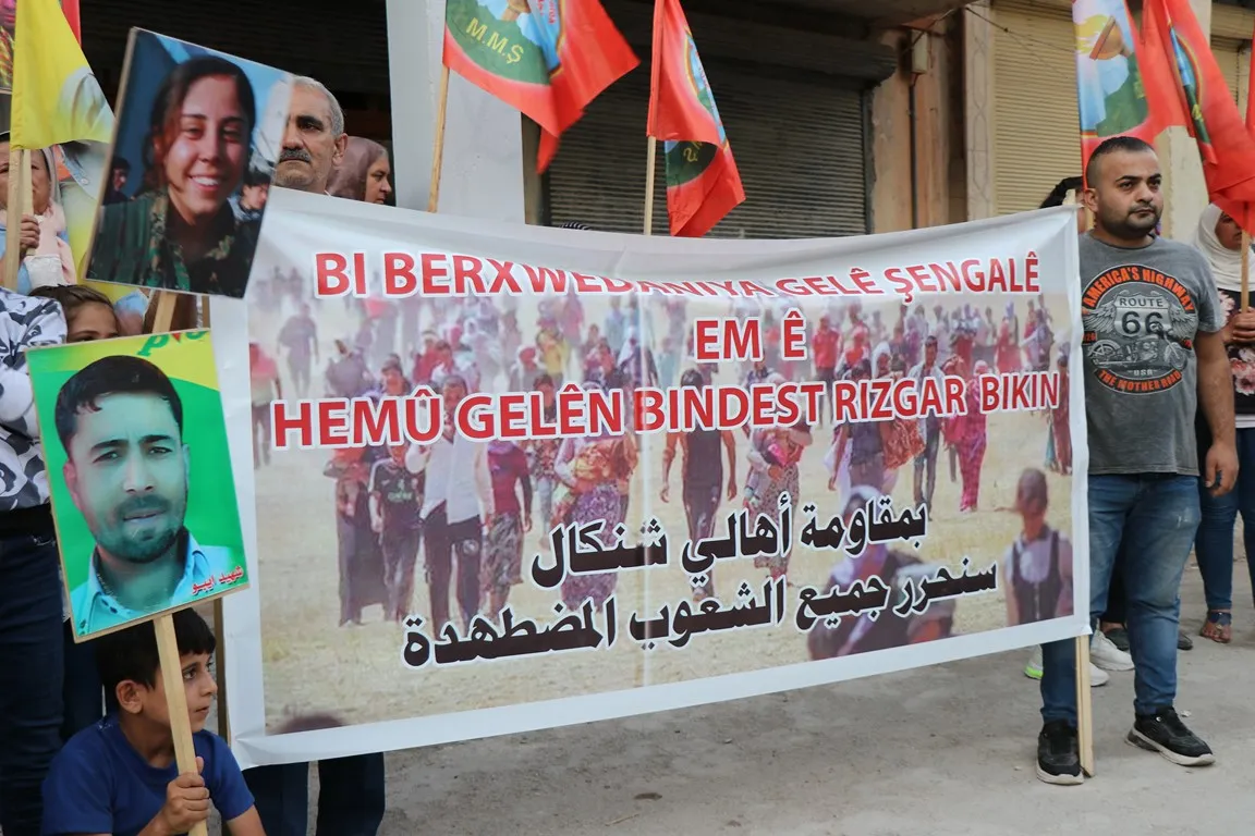 Êrişên li ser Şengalê li Helebê hatin şermezarkirin