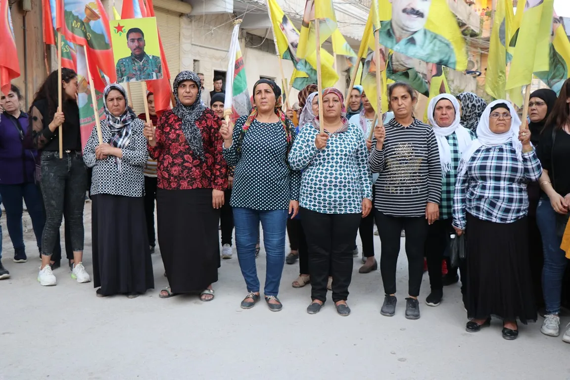 Êrişên li ser Şengalê li Helebê hatin şermezarkirin