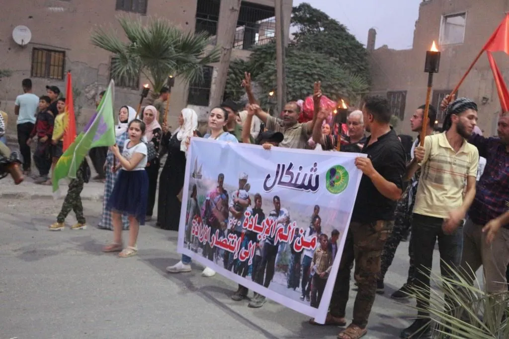 Ciwanên şoreşger ên Reqayê fermana li Şengalê şermezar kir
