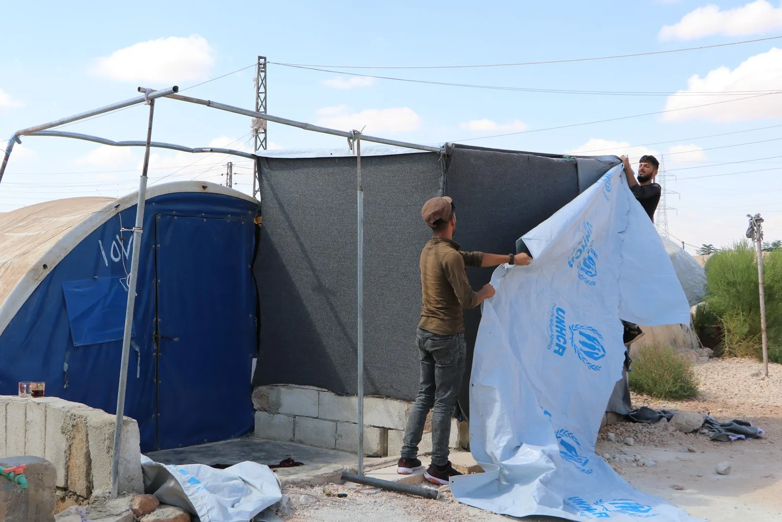 Koçberên Efrînê li gel mercên ambargoyê xwe ji bo zivistanê amade dikin
