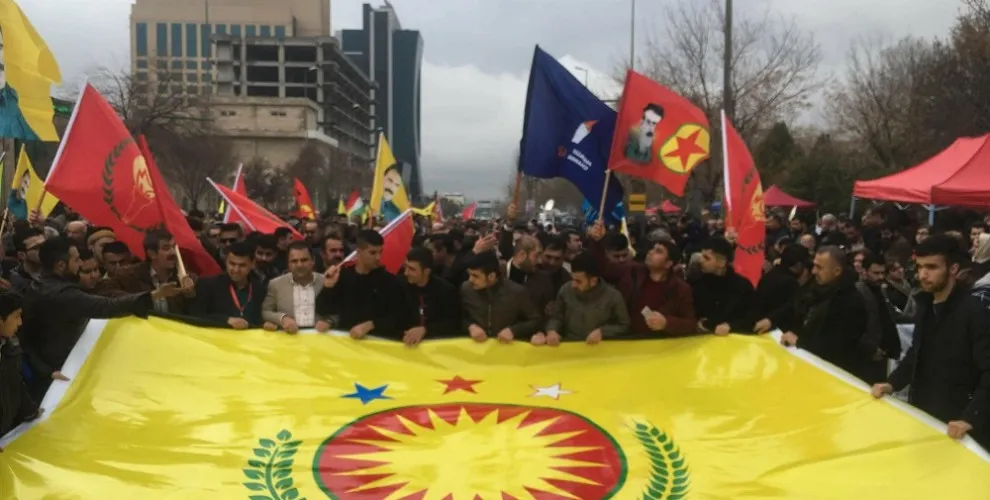 Jinên ciwan xwestin nûnerê Rêveberiya Xweser tavilê bê berdan