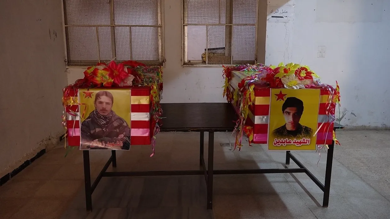 Cenazeyên du şehîdên QSD'ê li Goristana Şehîdan a Tebqayê hatin veşartin