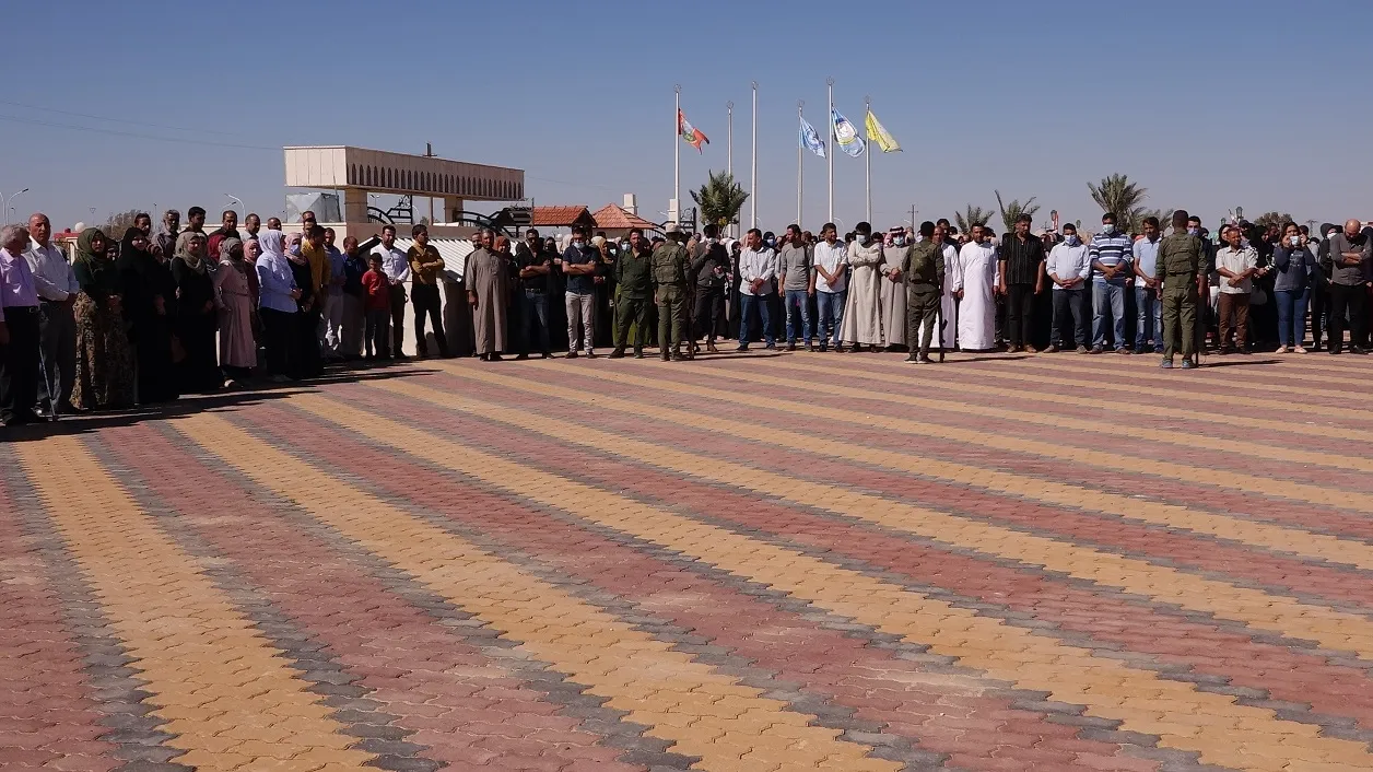 Cenazeyên du şehîdên QSD'ê li Goristana Şehîdan a Tebqayê hatin veşartin