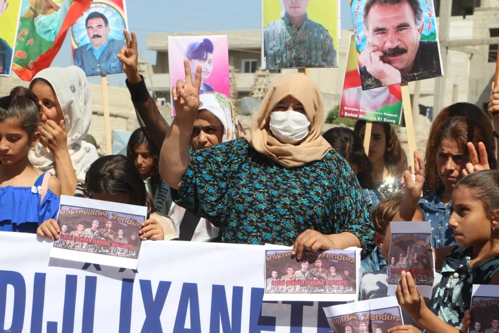 Kobanî: Barzanî kujerê şehîdên çiyayê Zendûra ye