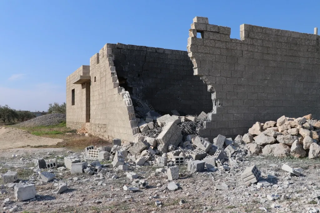 ​​​​​​​Dewleta Tirk ji duh ve gundê Um Edesê topbaran dike