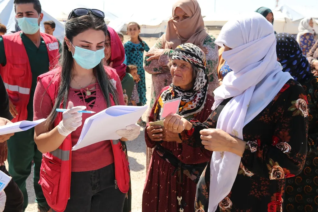 Alîkariyên tibî li koçberên Serêkaniyê û Girê Spî hatin belavkirin