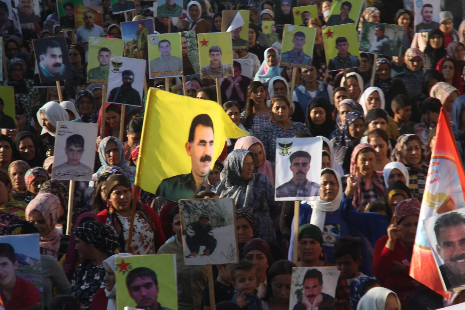 Li Şehbayê malbatên şehîdan tecîrda li ser rêber Ocalan şermezar kir
