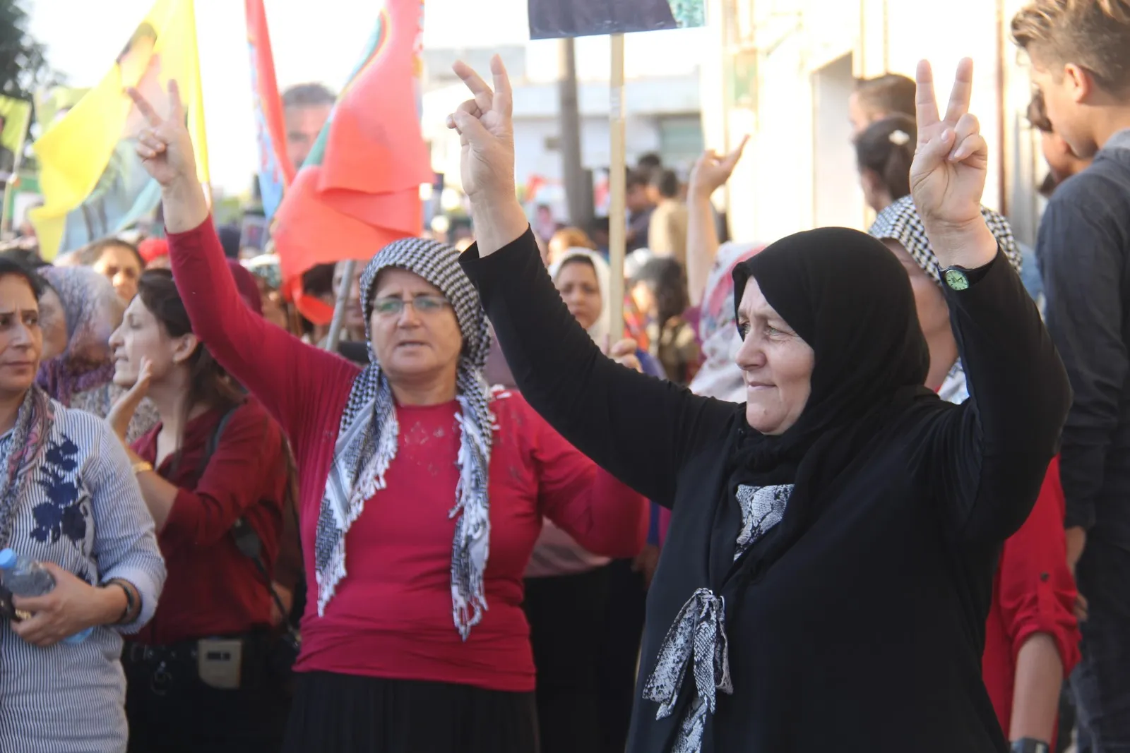 Li Şehbayê malbatên şehîdan tecîrda li ser rêber Ocalan şermezar kir