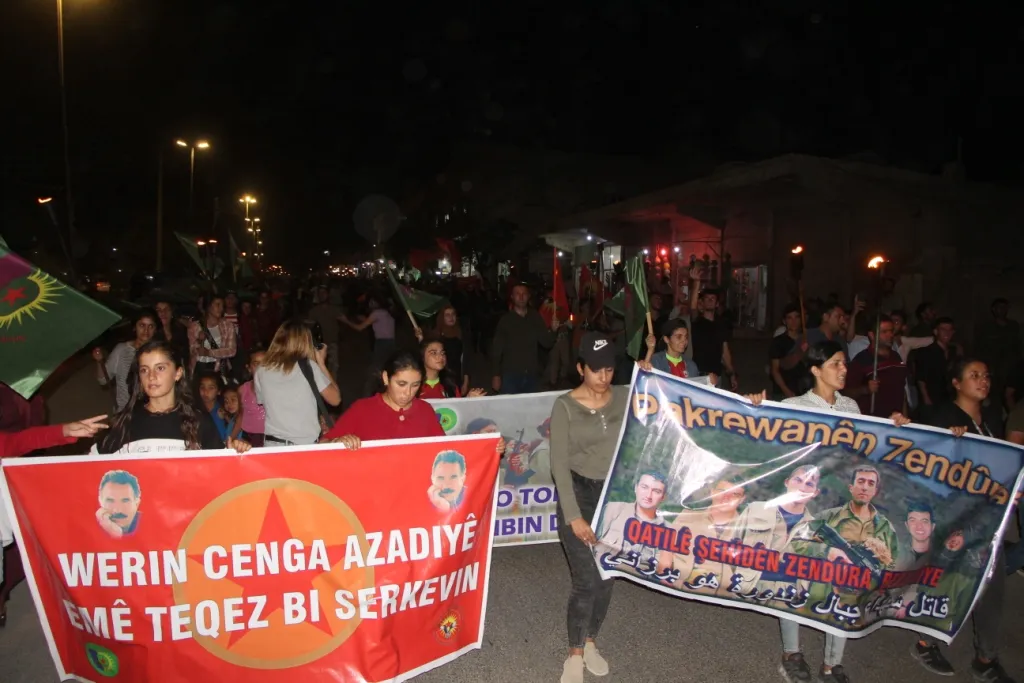 Bi meşeke meşaleyî ciwanan xiyaneta PDK`ê şermezar kir