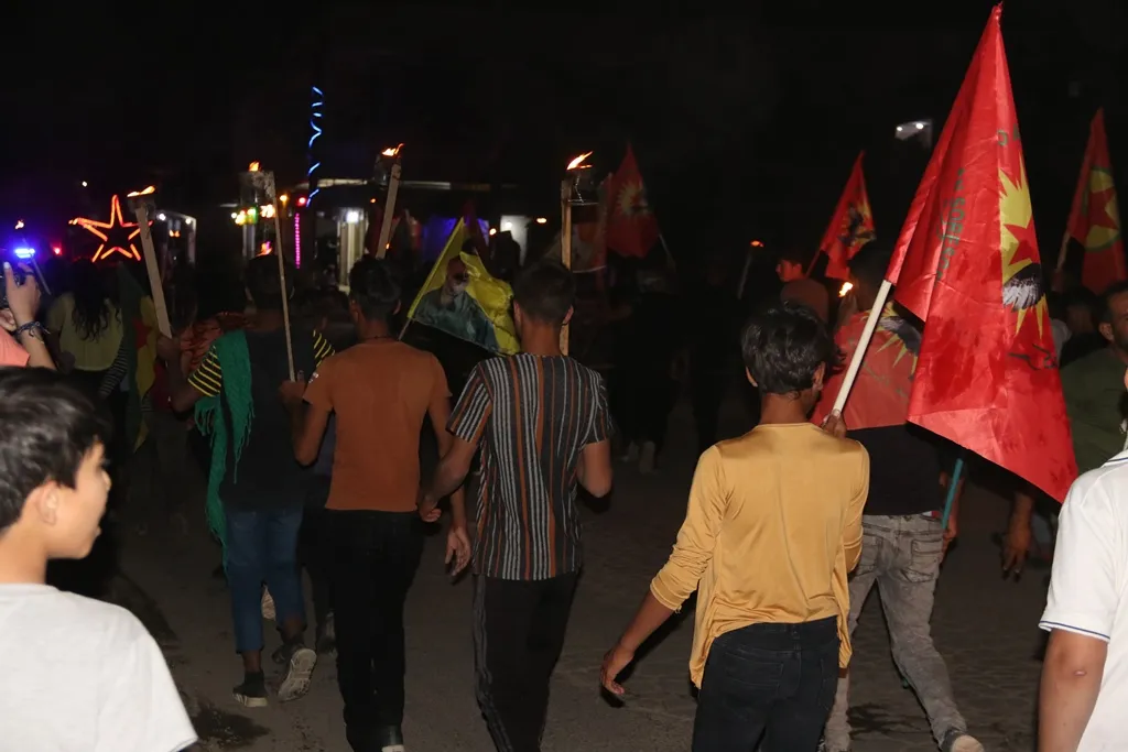 Li Dêrikê ciwanan PDK'ê şermezar kir û gerîla silav kir
