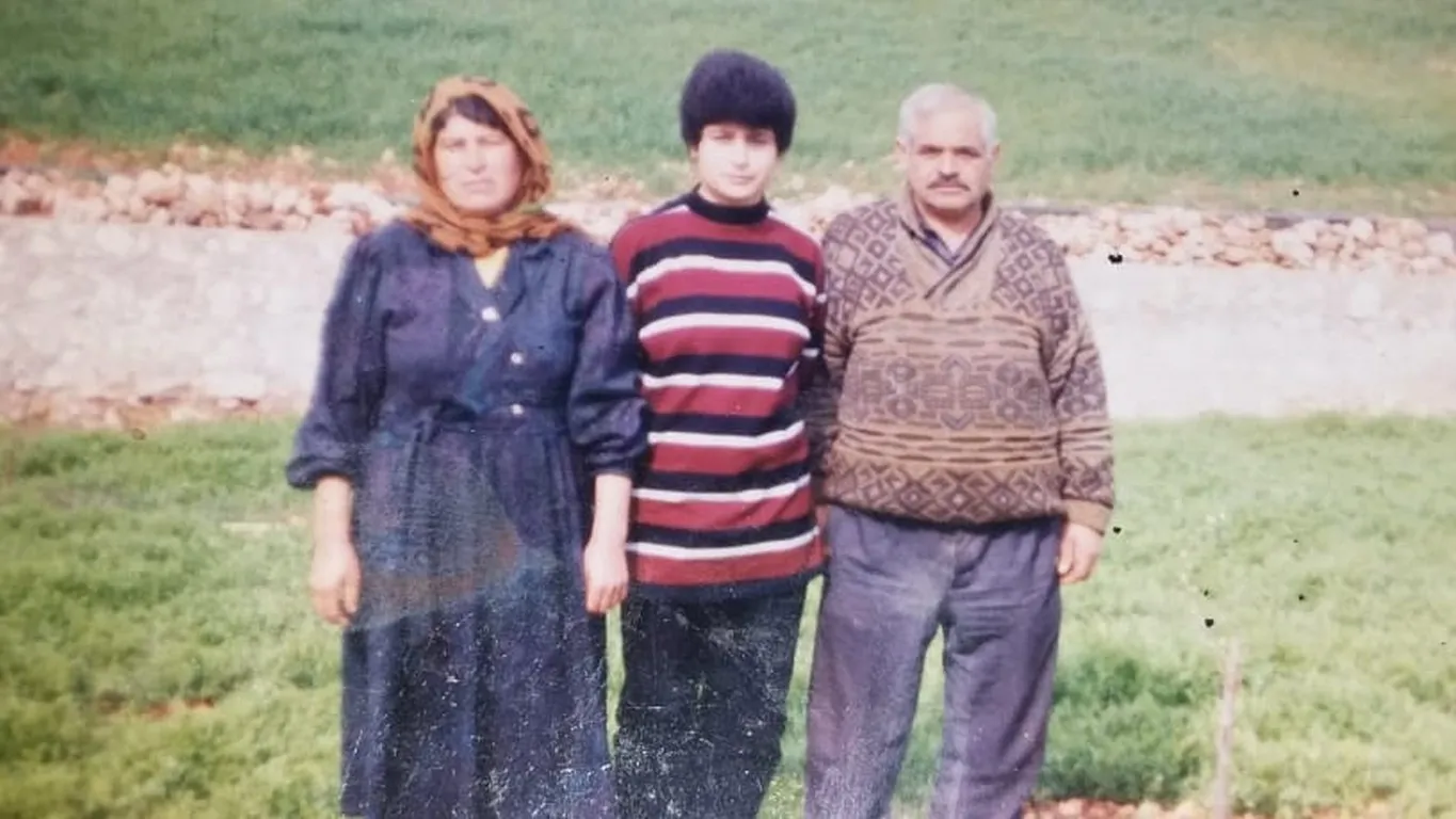 Sosin Bîrhat… kulîlka ku di nava xaka şehadetê de bişkiviye