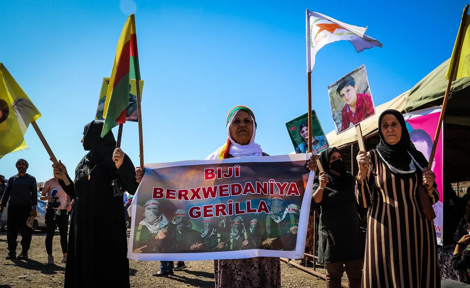 ​​​​​​​Dayikên Aştiyê banga radestkirina cenazeyên şehîdan li partiyên kurdistanî kirin