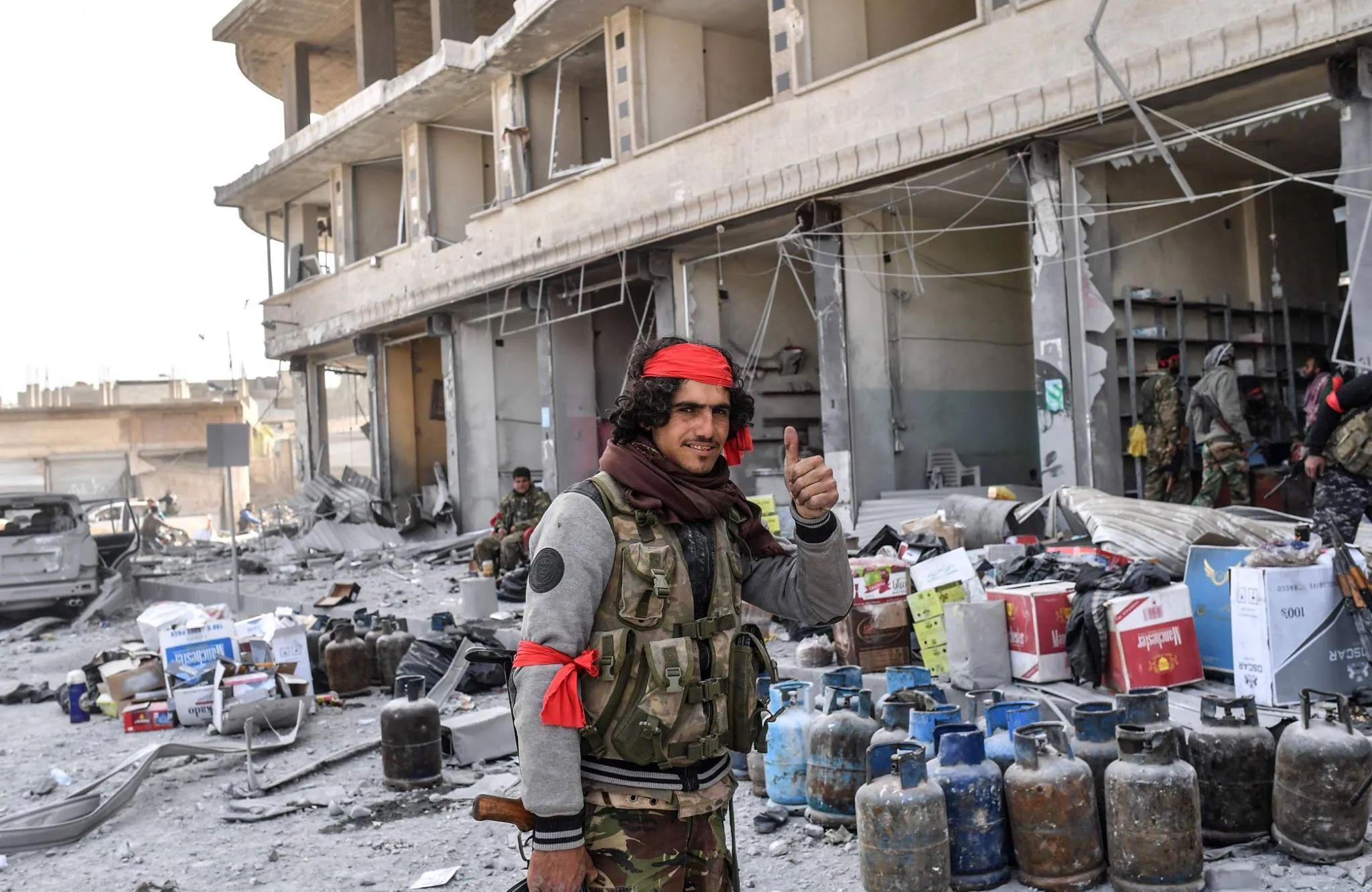 Çete li Efrînê bacên giran li şêniyan ferz dikin