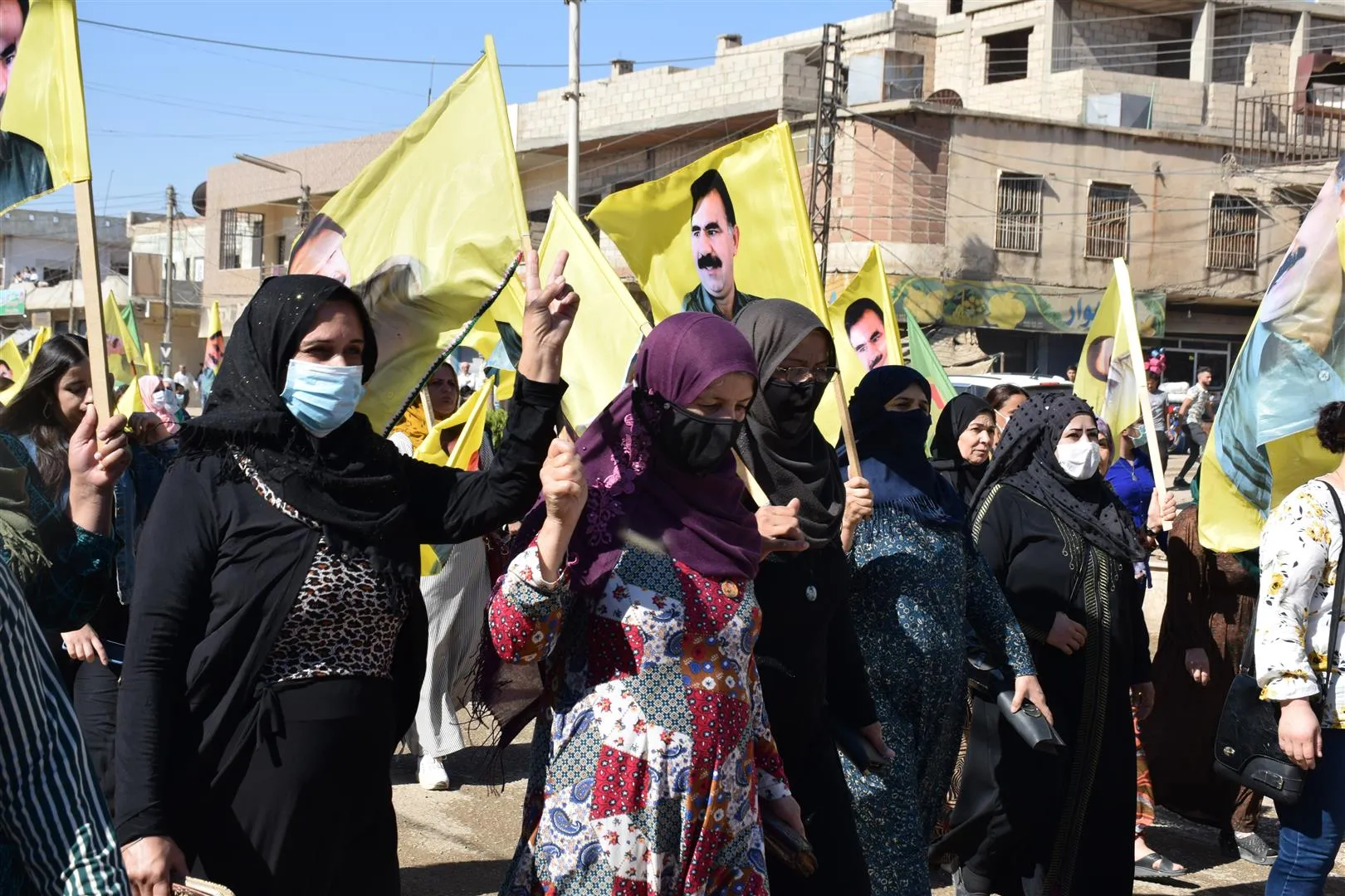Bi hezaran şêniyên Qamişlo banga azadiya fîzîkî ya rêber Ocalan kir