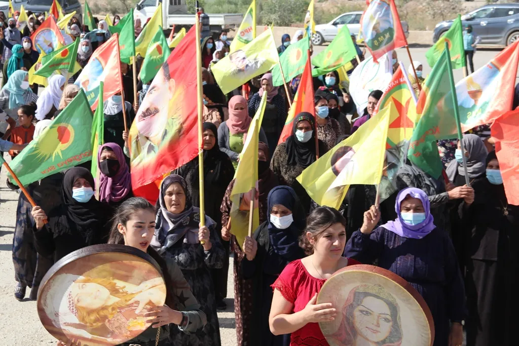 Bi hezaran şêniyên Qamişlo banga azadiya fîzîkî ya rêber Ocalan kir
